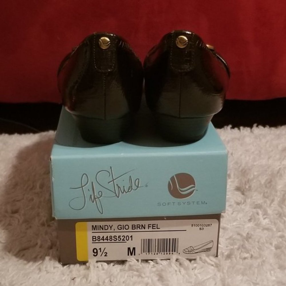 Brown Buckle-Toe Flats - New In Box - Picture 10 of 15